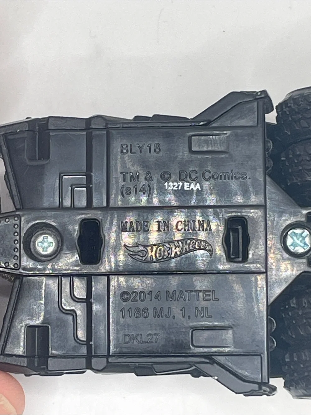 Hot Wheels Batmobile Tumbler 1:50 Scale DKL27
